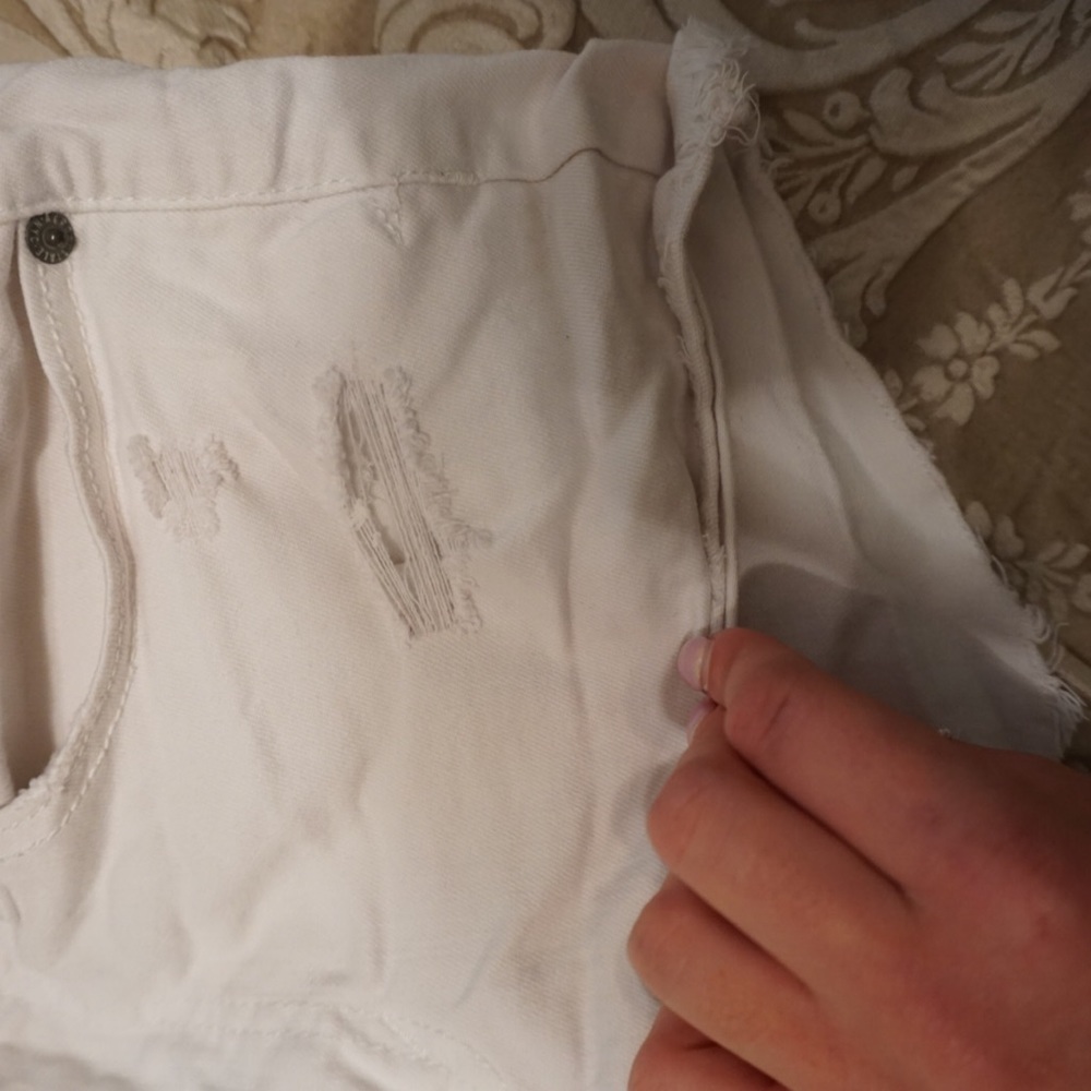 Shorts - Picture 3 of 4
